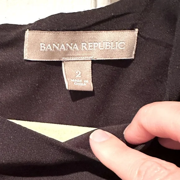🍁Sale! Classic Black Banana Republic Peplum Top. Size 2 - Picture 5 of 6
